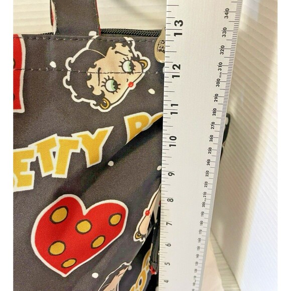 Betty Boop Hearts Kisses Novelty XL Black Red Waterproof Travel Weekend Zip Bag - Picture 10 of 16